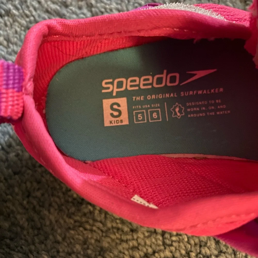 Speedo toddler girls water shoes. Bright pink with purple. Size 5-6.